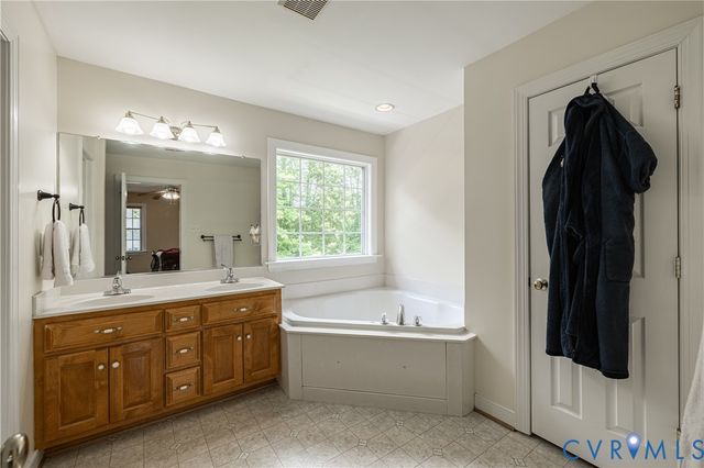 354 Enon Oaks Ln, Chester, VA 23836
