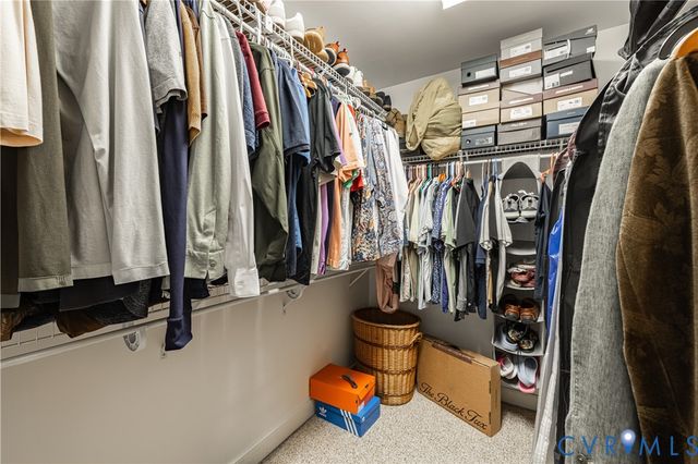 354 Enon Oaks Ln, Chester, VA 23836