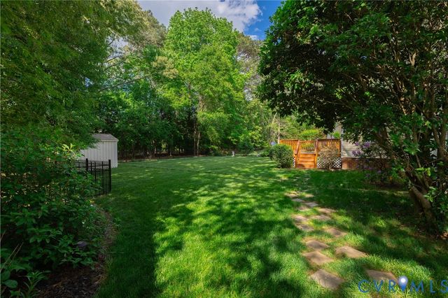 354 Enon Oaks Ln, Chester, VA 23836