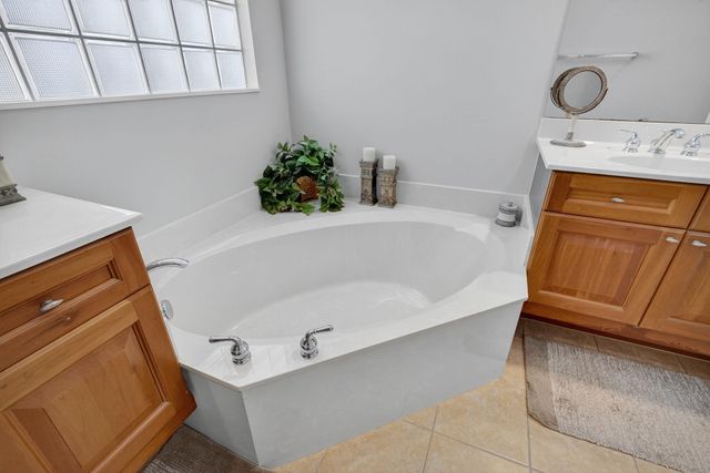 166 Isle Verde Way, Palm Beach Gardens, FL 33418