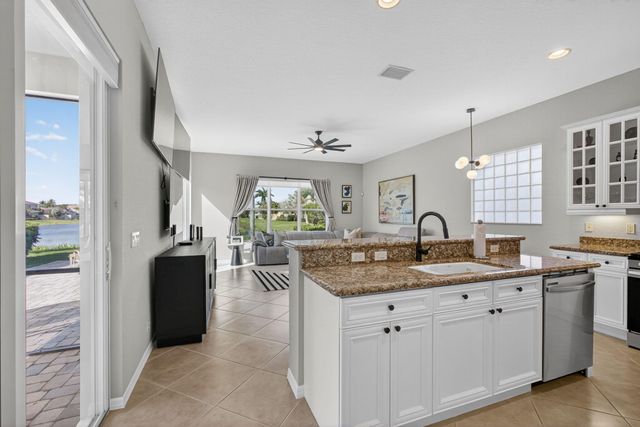 166 Isle Verde Way, Palm Beach Gardens, FL 33418