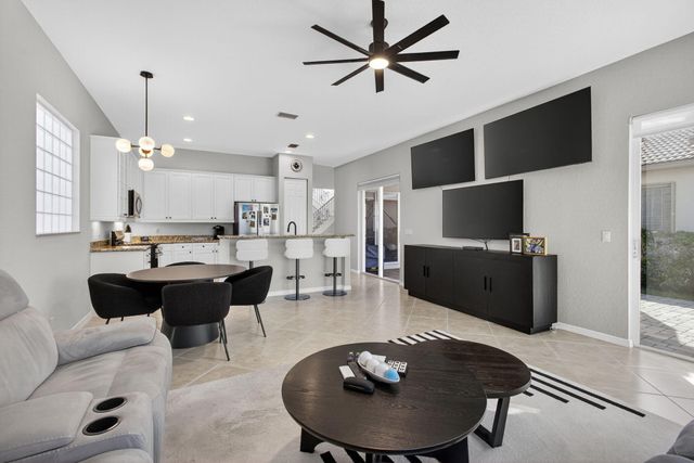 166 Isle Verde Way, Palm Beach Gardens, FL 33418