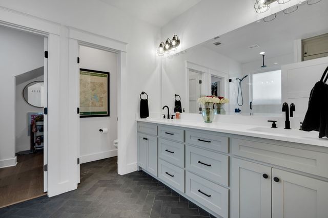 512 E Parks Avenue, Waxahachie, TX 75165