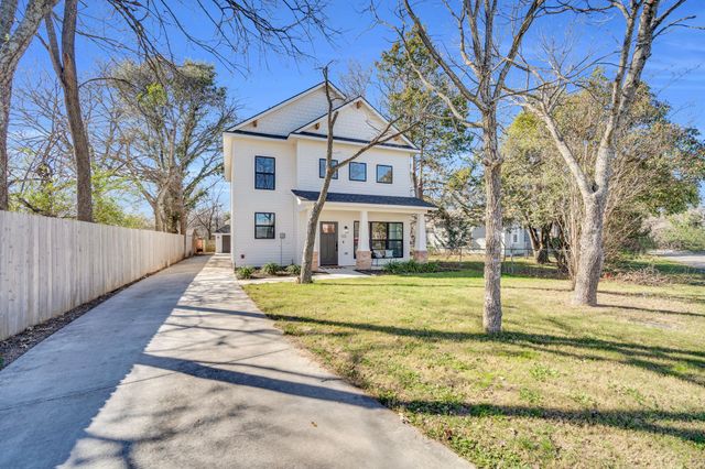 512 E Parks Avenue, Waxahachie, TX 75165
