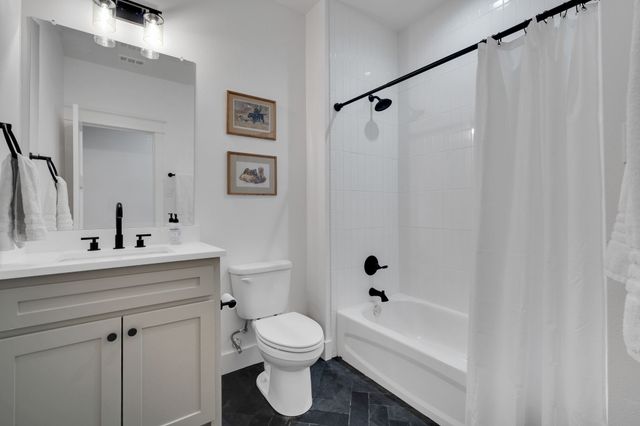 512 E Parks Avenue, Waxahachie, TX 75165