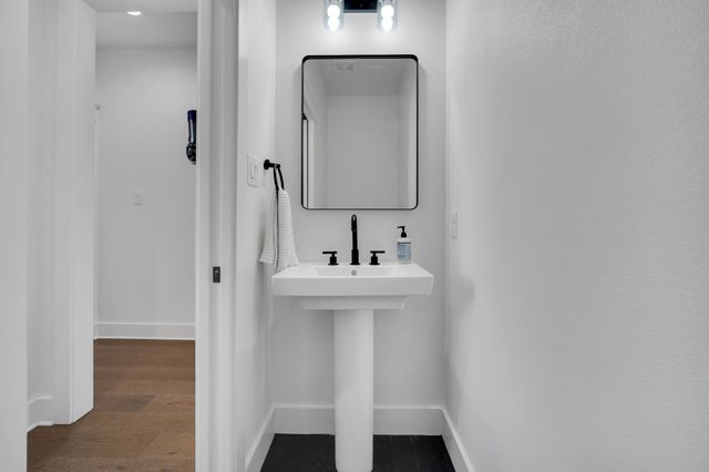 512 E Parks Avenue, Waxahachie, TX 75165