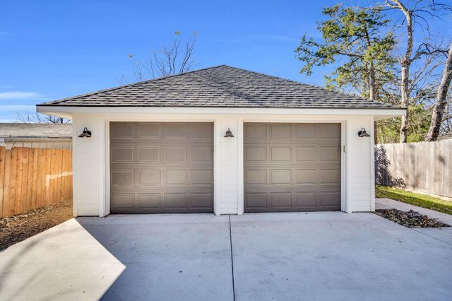 512 E Parks Avenue, Waxahachie, TX 75165