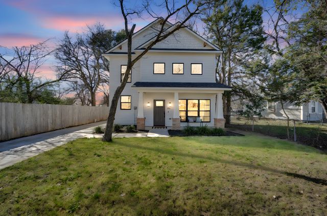 512 E Parks Avenue, Waxahachie, TX 75165