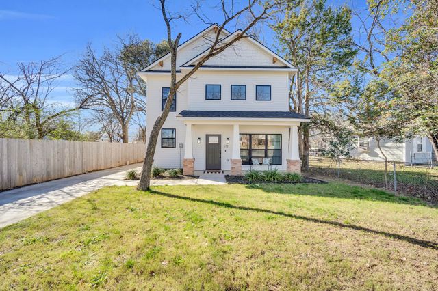 512 E Parks Avenue, Waxahachie, TX 75165