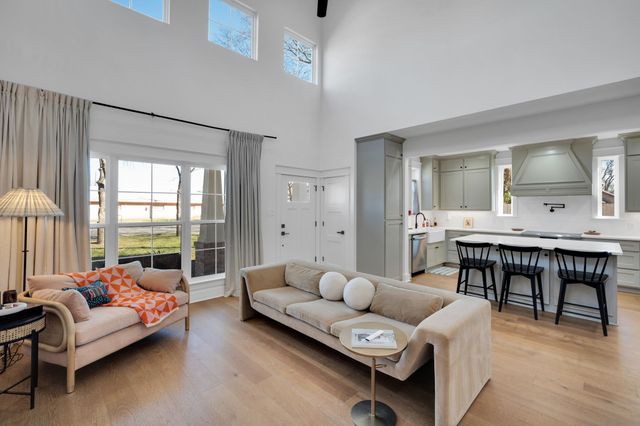 512 E Parks Avenue, Waxahachie, TX 75165