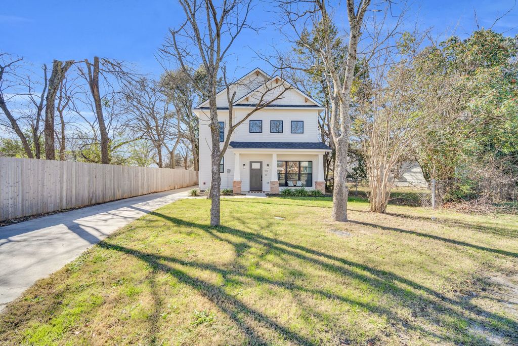 512 E Parks Avenue, Waxahachie, TX 75165