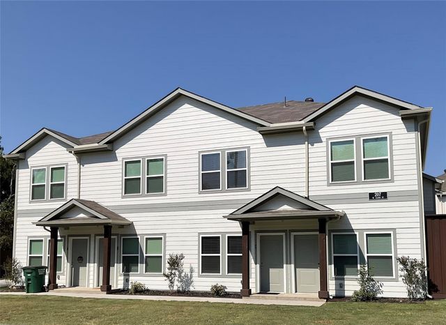 207 W Cloud Street C, Gainesville, TX 76240