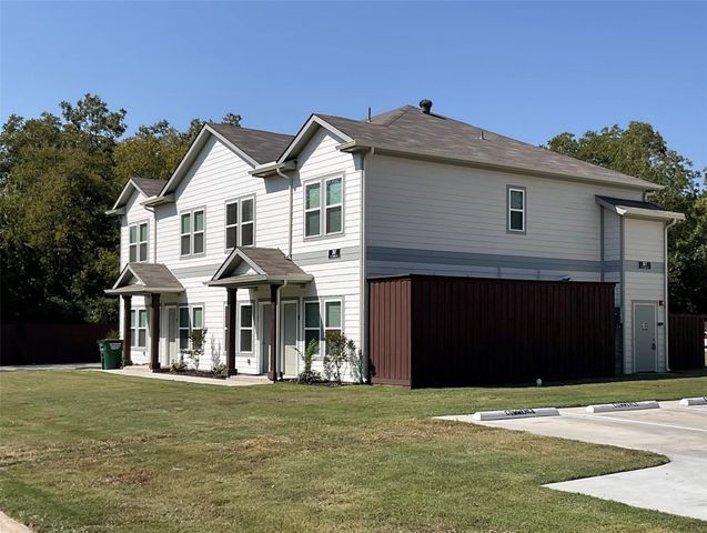 207 W Cloud Street C, Gainesville, TX 76240