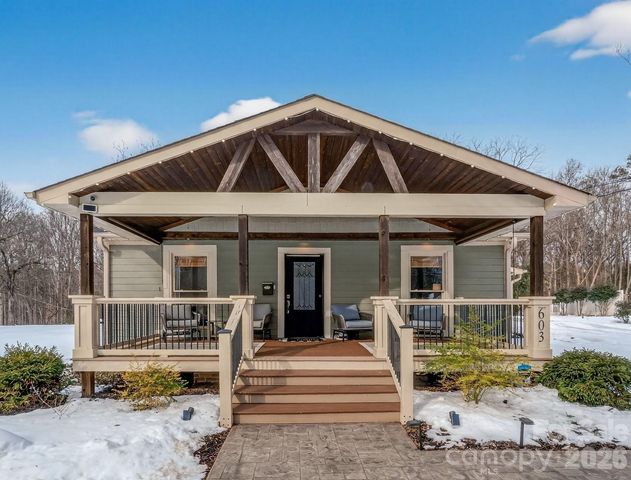 603 W Wilson Avenue, Mooresville, NC 28115