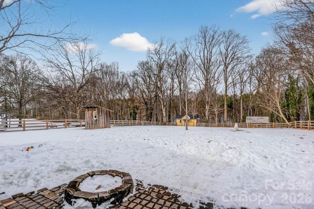 603 W Wilson Avenue, Mooresville, NC 28115