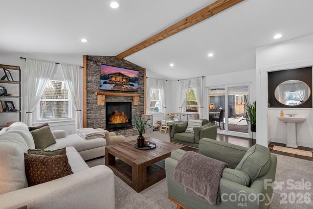 603 W Wilson Avenue, Mooresville, NC 28115