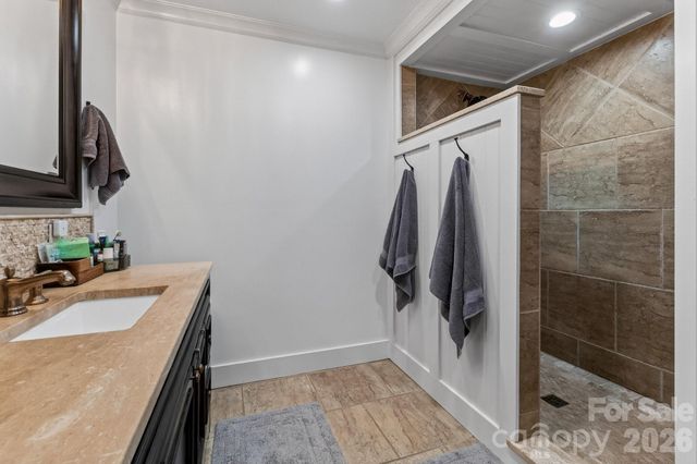 603 W Wilson Avenue, Mooresville, NC 28115