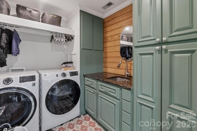 603 W Wilson Avenue, Mooresville, NC 28115