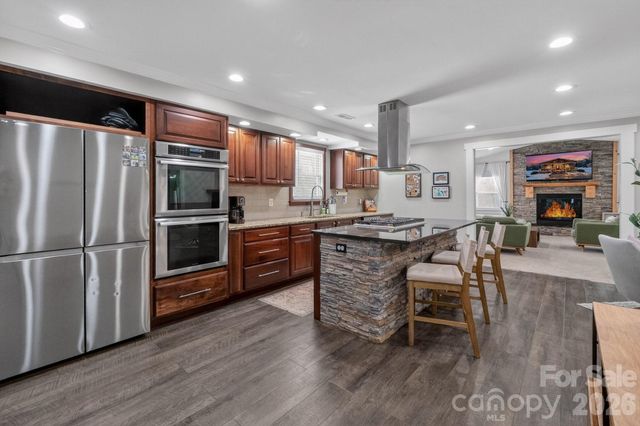 603 W Wilson Avenue, Mooresville, NC 28115