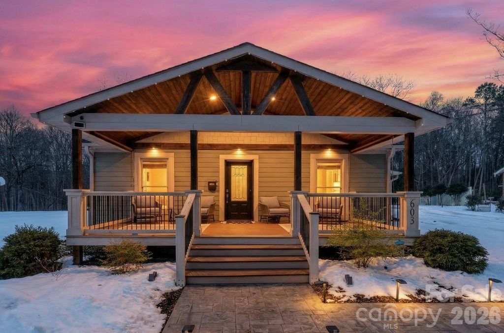 603 W Wilson Avenue, Mooresville, NC 28115