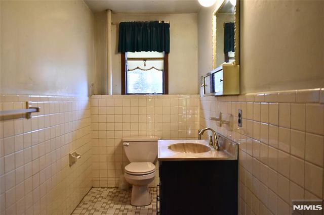 297 Fencsak Avenue, Elmwood Park, NJ 07407