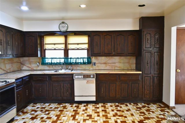 297 Fencsak Avenue, Elmwood Park, NJ 07407