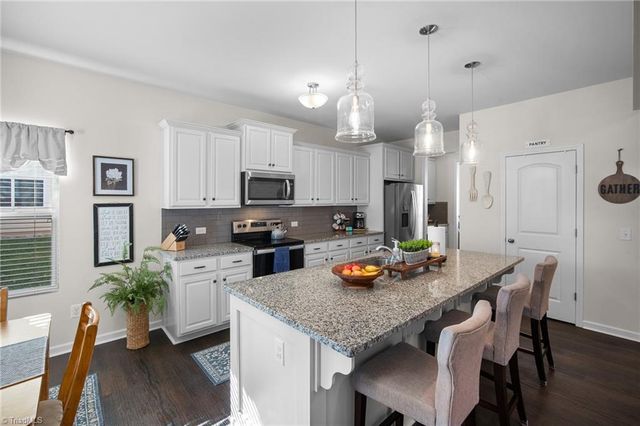 1325 Red Deer Drive, Kernersville, NC 27284