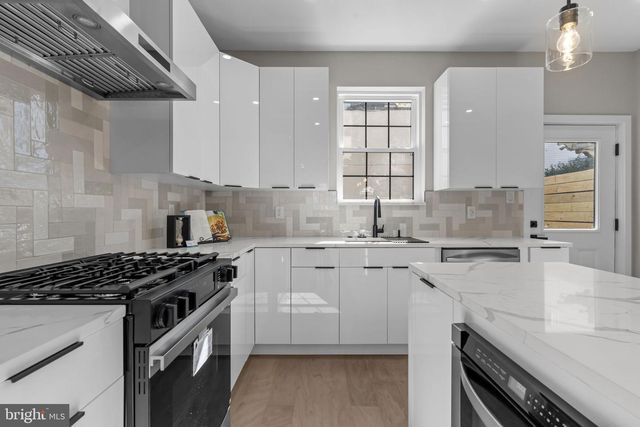 1321 N 2ND ST, Philadelphia, PA 19122