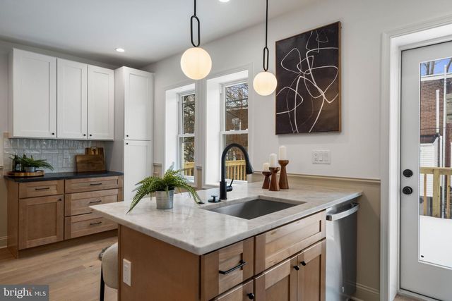 229 W GORGAS LN, Philadelphia, PA 19119