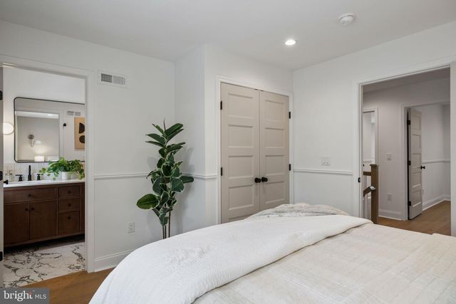 229 W GORGAS LN, Philadelphia, PA 19119