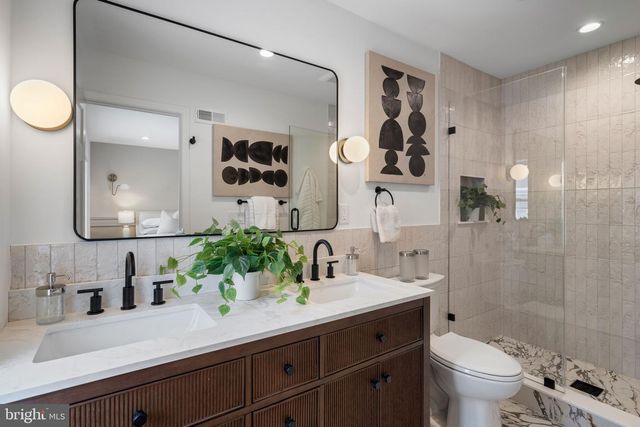 229 W GORGAS LN, Philadelphia, PA 19119