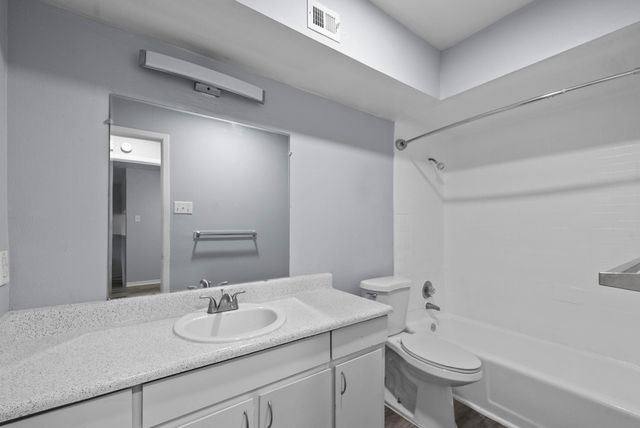 3802 E Nasa Road, Seabrook, TX 77586