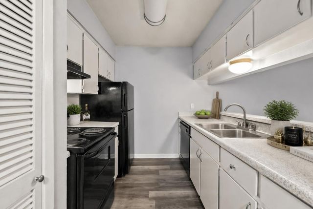 3802 E Nasa Road, Seabrook, TX 77586