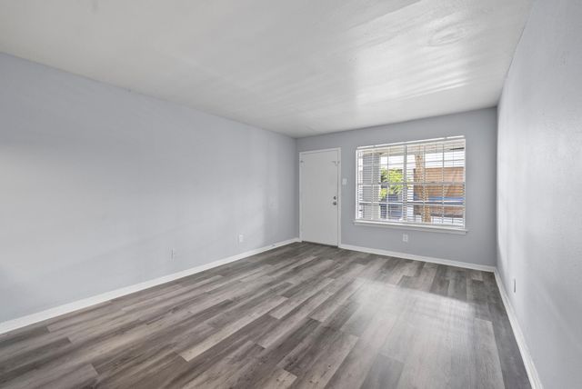 3802 E Nasa Road, Seabrook, TX 77586