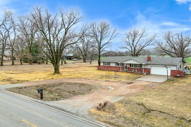 1155 N Oliver Rd, Belle Plaine, KS 67013