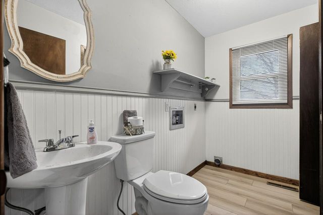 1155 N Oliver Rd, Belle Plaine, KS 67013