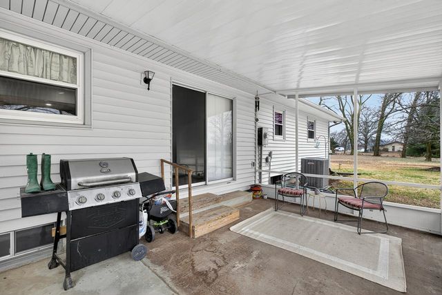 1155 N Oliver Rd, Belle Plaine, KS 67013