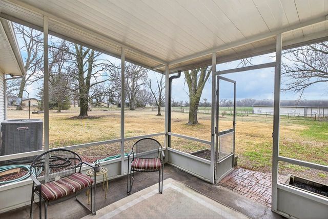 1155 N Oliver Rd, Belle Plaine, KS 67013