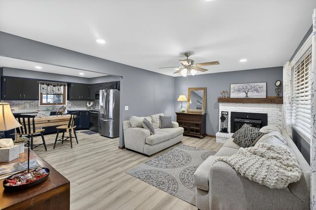 1155 N Oliver Rd, Belle Plaine, KS 67013