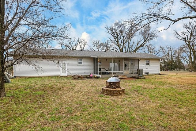 1155 N Oliver Rd, Belle Plaine, KS 67013