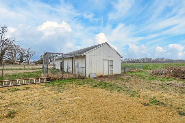 1155 N Oliver Rd, Belle Plaine, KS 67013