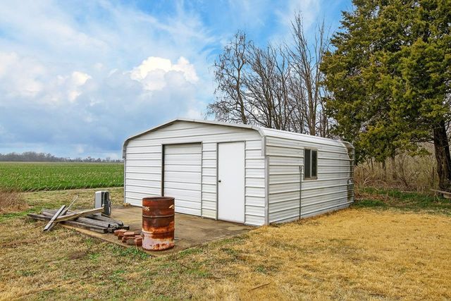 1155 N Oliver Rd, Belle Plaine, KS 67013