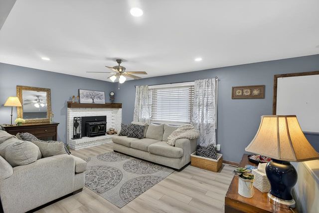 1155 N Oliver Rd, Belle Plaine, KS 67013