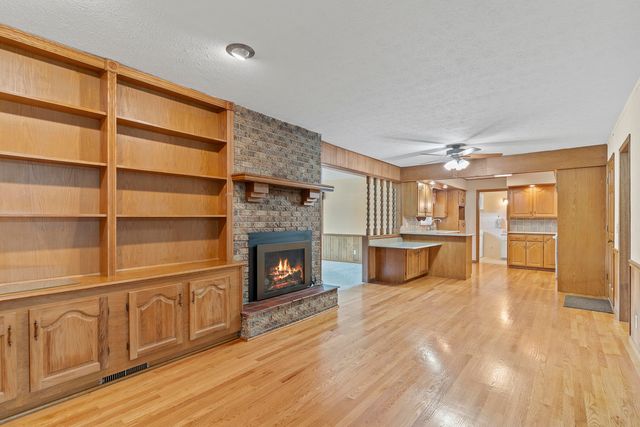 5263 North Crestwood Drive, Springfield, MO 65803