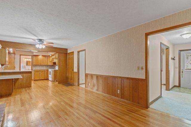 5263 North Crestwood Drive, Springfield, MO 65803