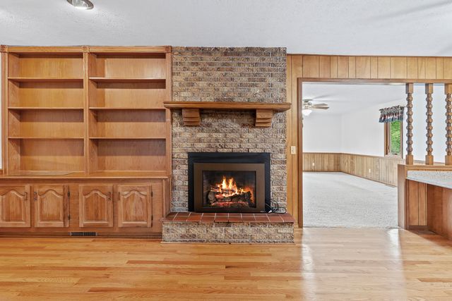 5263 North Crestwood Drive, Springfield, MO 65803