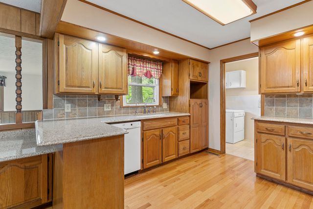 5263 North Crestwood Drive, Springfield, MO 65803
