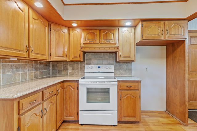 5263 North Crestwood Drive, Springfield, MO 65803