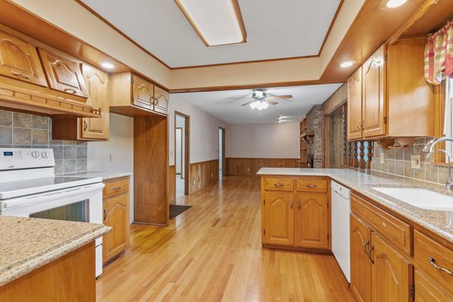 5263 North Crestwood Drive, Springfield, MO 65803