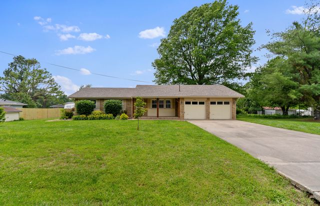 5263 North Crestwood Drive, Springfield, MO 65803